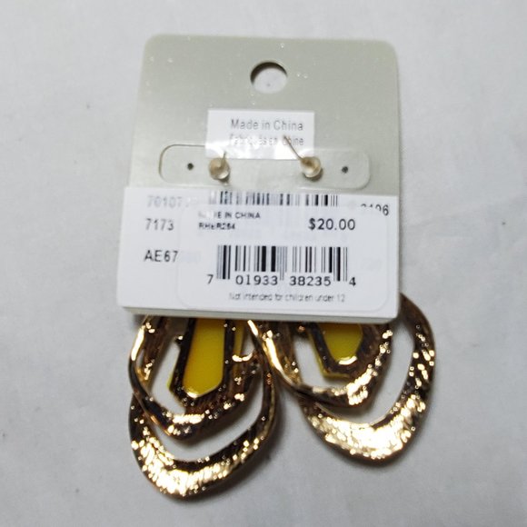2 for $21 Laura Canada gold with yellow crystal drop earring - Picture 3 of 3